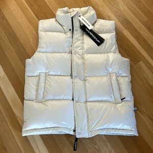 Aritzia Supersized Puff Girls Vest.